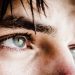 Come eliminare le occhiaie iniziando una routine di bellezza
